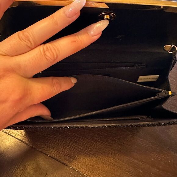 Black Shimmy Clutch with strap - Picture 4 of 6